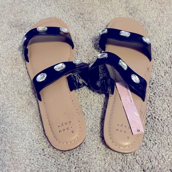 - Major sale $9 was $32 A new day sparkle sandal black padded foot bed siz… - Picture 2 of 6